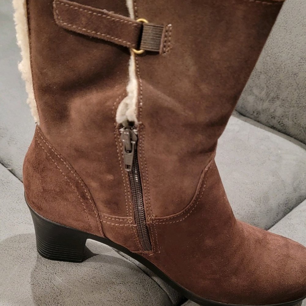 Clarks Bendables Brown Heeled Boots, Size 8W - Picture 3 of 9
